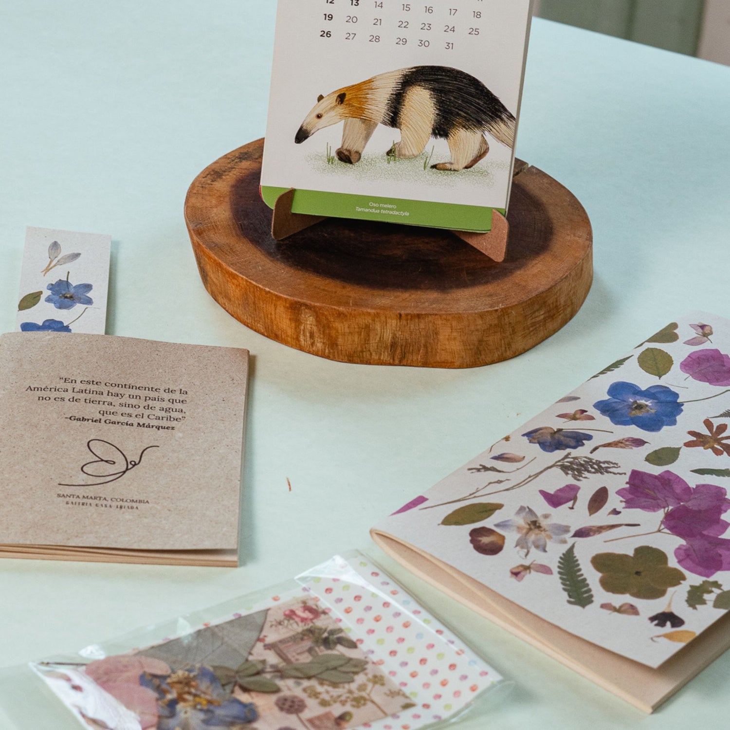 Cuadernos, bookmarks, flores prensadas y más para los amantes de las manualdiades, journaling y productividad