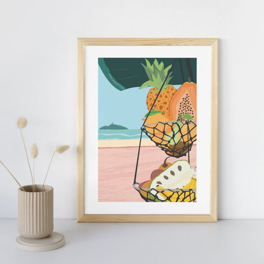 Poster enmarcado que ilustra el icónico Puesto de Frutas, con la frescura y colorido de los deliciosos frutos de Colombia.