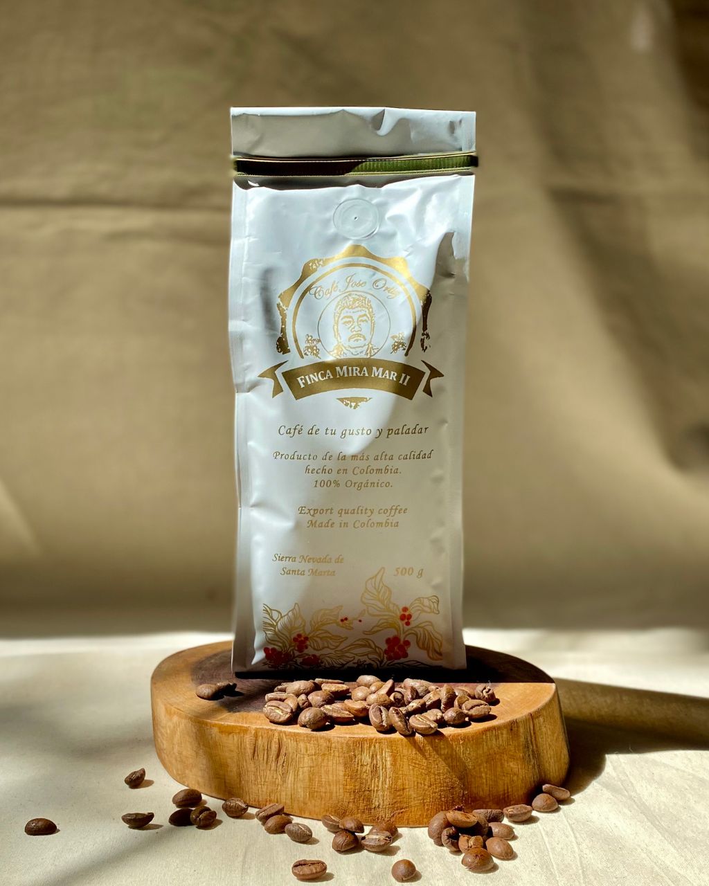 Experimenta las notas achocolatadas y la acidez vibrante de nuestro café premium, reflejo de la riqueza de tierras sagradas.
