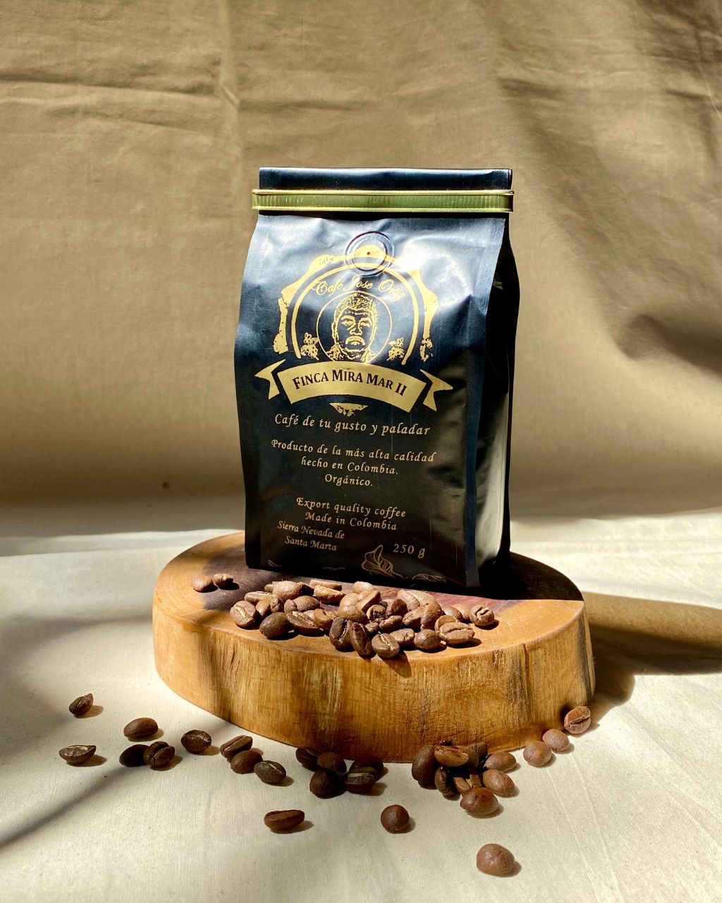 Disfruta del sabor único del Café Miramar II, cultivado en la Sierra Nevada de Santa Marta.