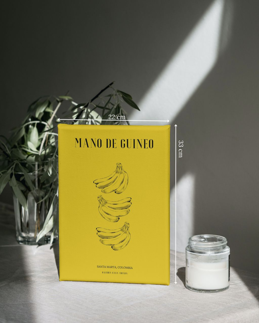 Mini poster que ilustra una mano de guineo en retablo.