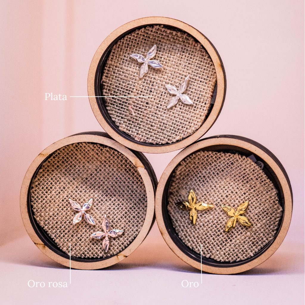 Topos hechos con Ixora, en tres acabados: oro, oro rosado y plata.