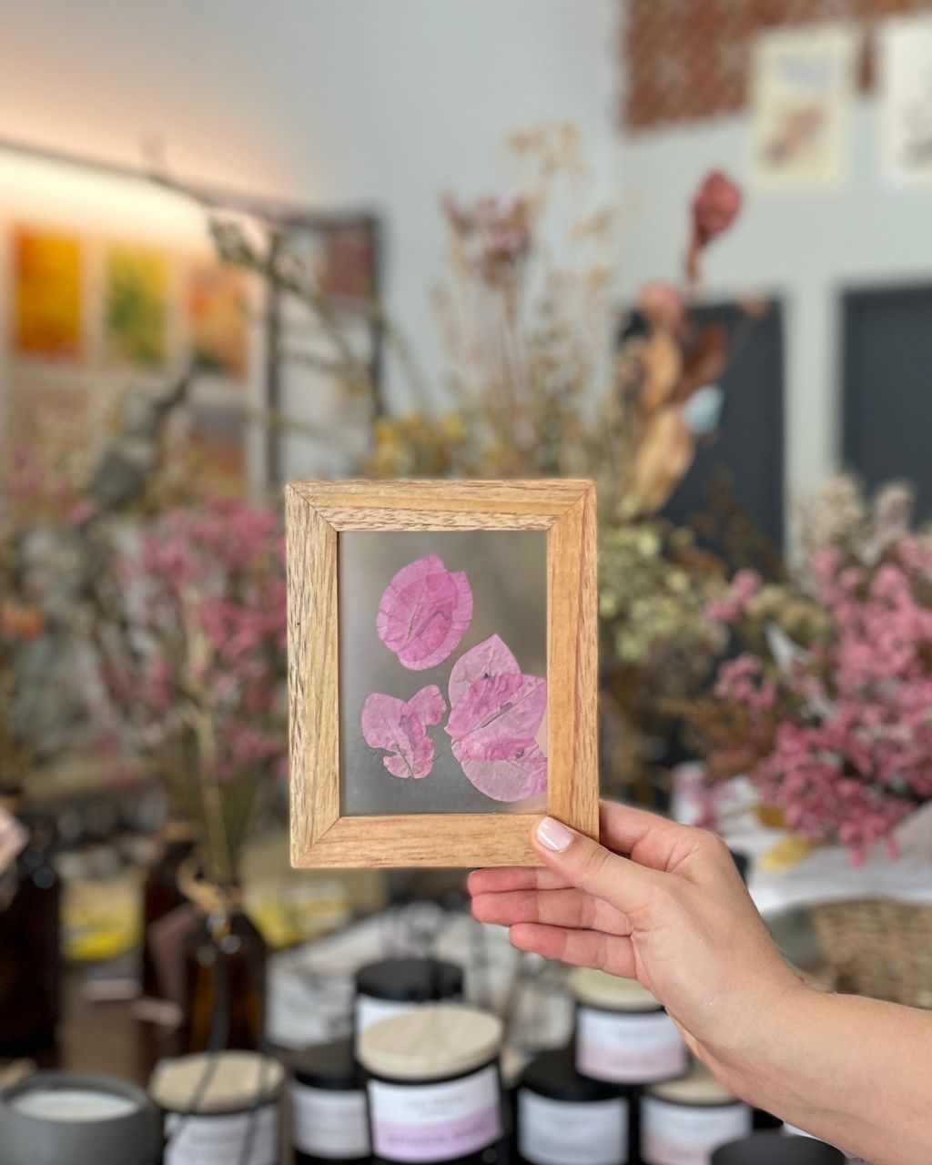 Cuadro de flores entre vidrios mini suspiro de bugambilias