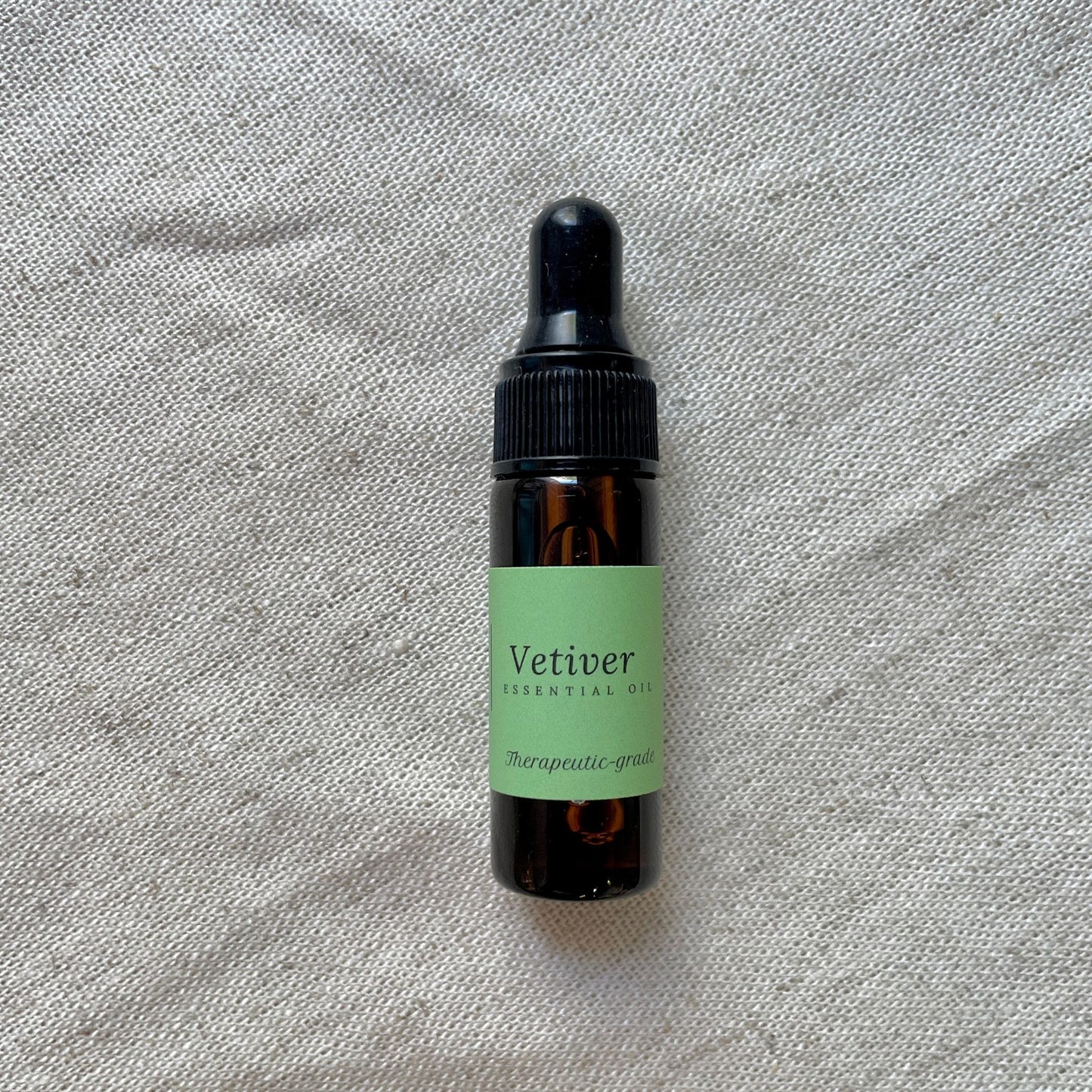 Aceite esencial de vetiver de 5 ml.
