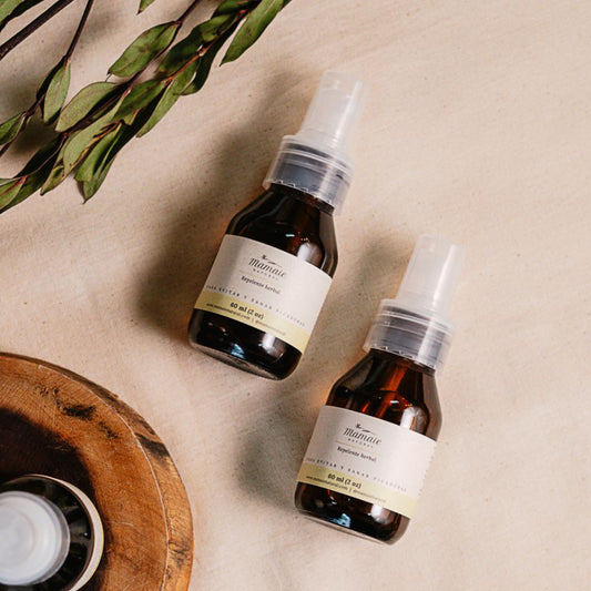 Repelente natural herbal con aceites esenciales para ahuyentar insectos y aliviar picaduras.