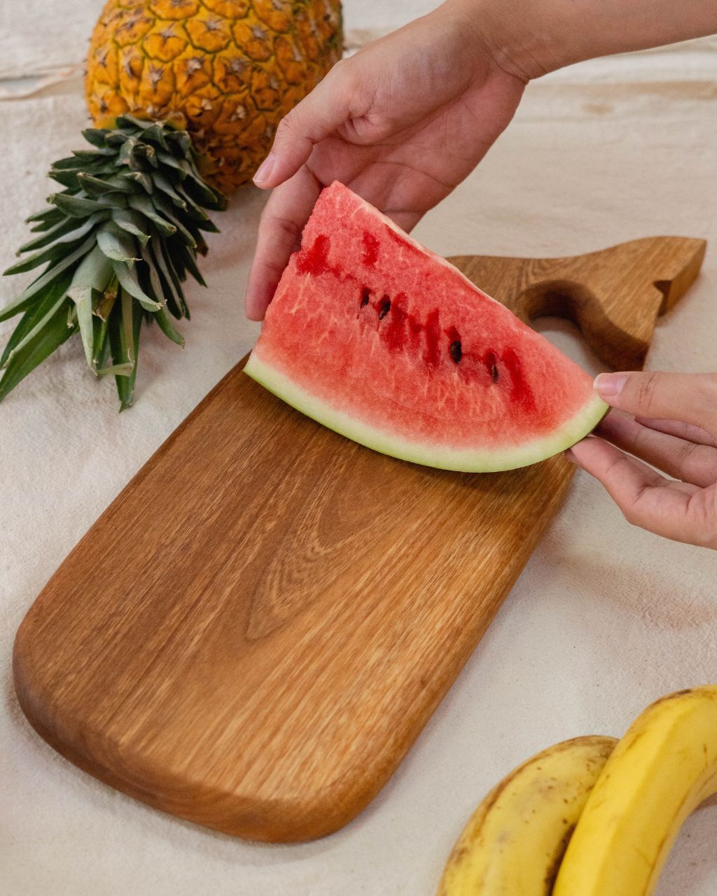 Tablas de cocina con madera recuperada de árboles caídos.