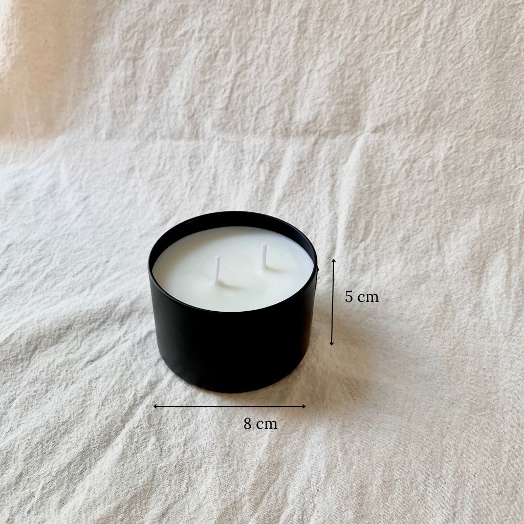 Velas aromáticas hechas artesanalmente en colombia con mecha y envase metálico de 50 cm de alto y 8 cm de diámetro.