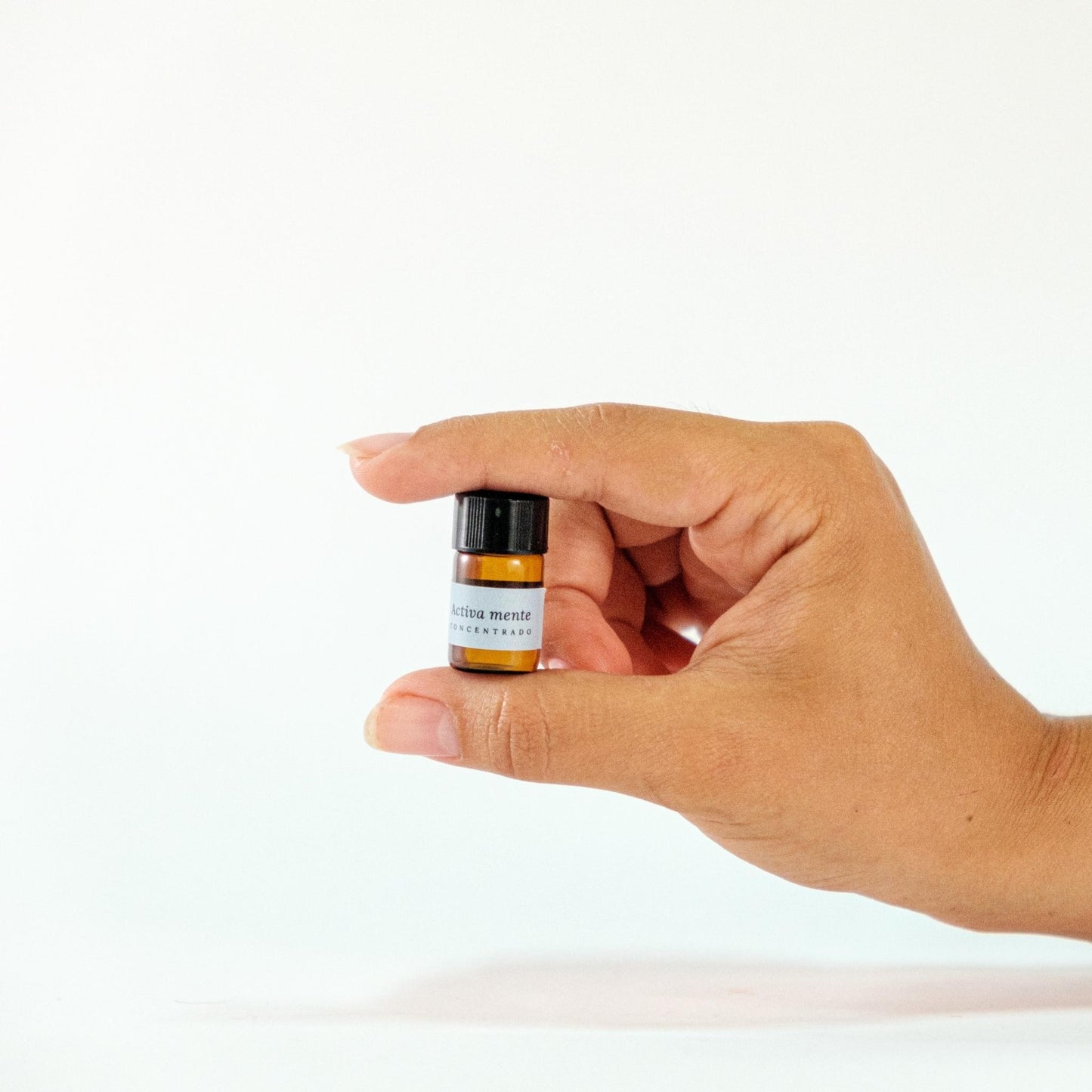 Concentrado de aceites esenciales naturales para acompañar rutinas e iniciar el día con energía.