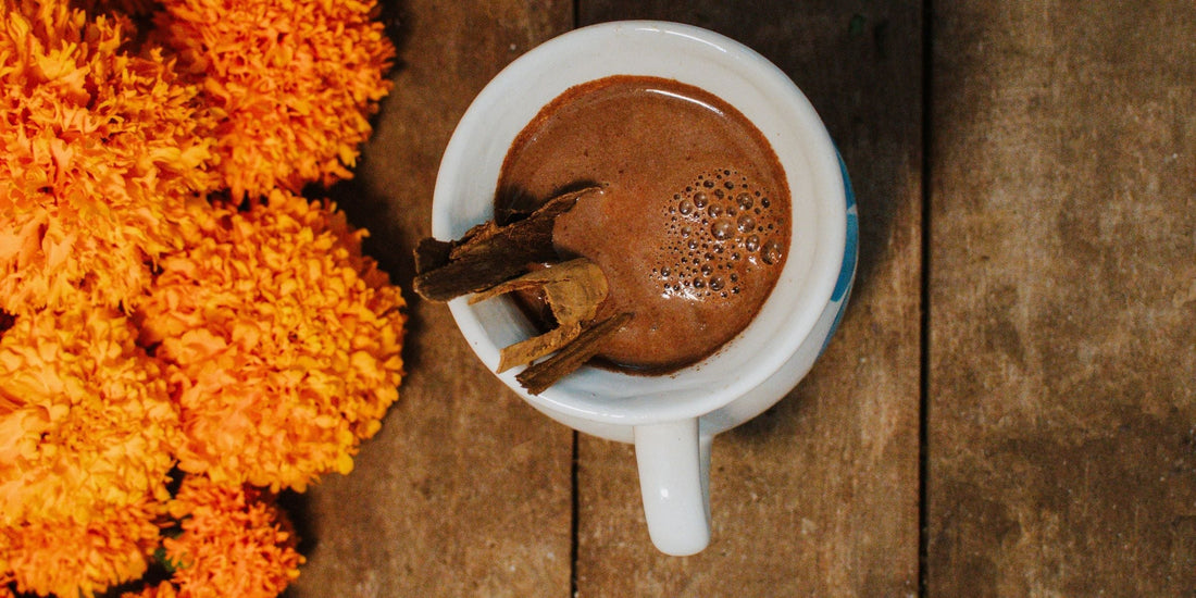 Cómo hacer una ceremonia de cacao en casa (y por qué intentarlo)