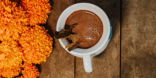 Cómo hacer una ceremonia de cacao en casa (y por qué intentarlo)