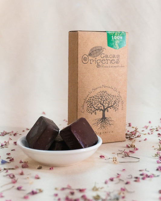 Cacao orgánico y puro, 100% colombiano. Dispoinble en pastillas por proción.