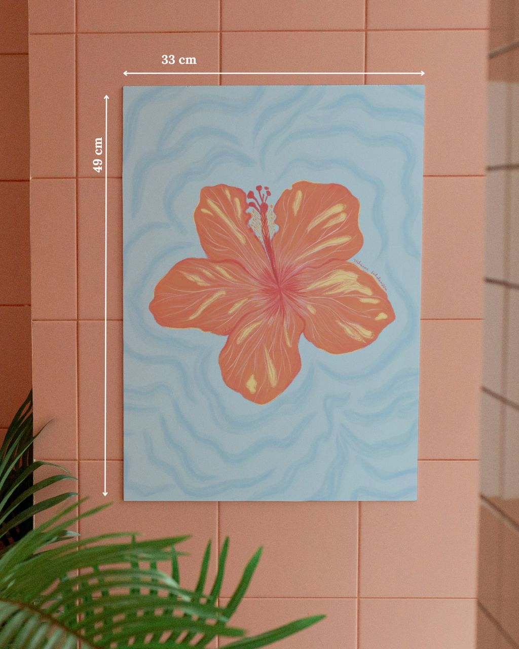 Poster de una hermosa cayena, una flor vibrante que inspira arte y celebra la biodiversidad colombiana.