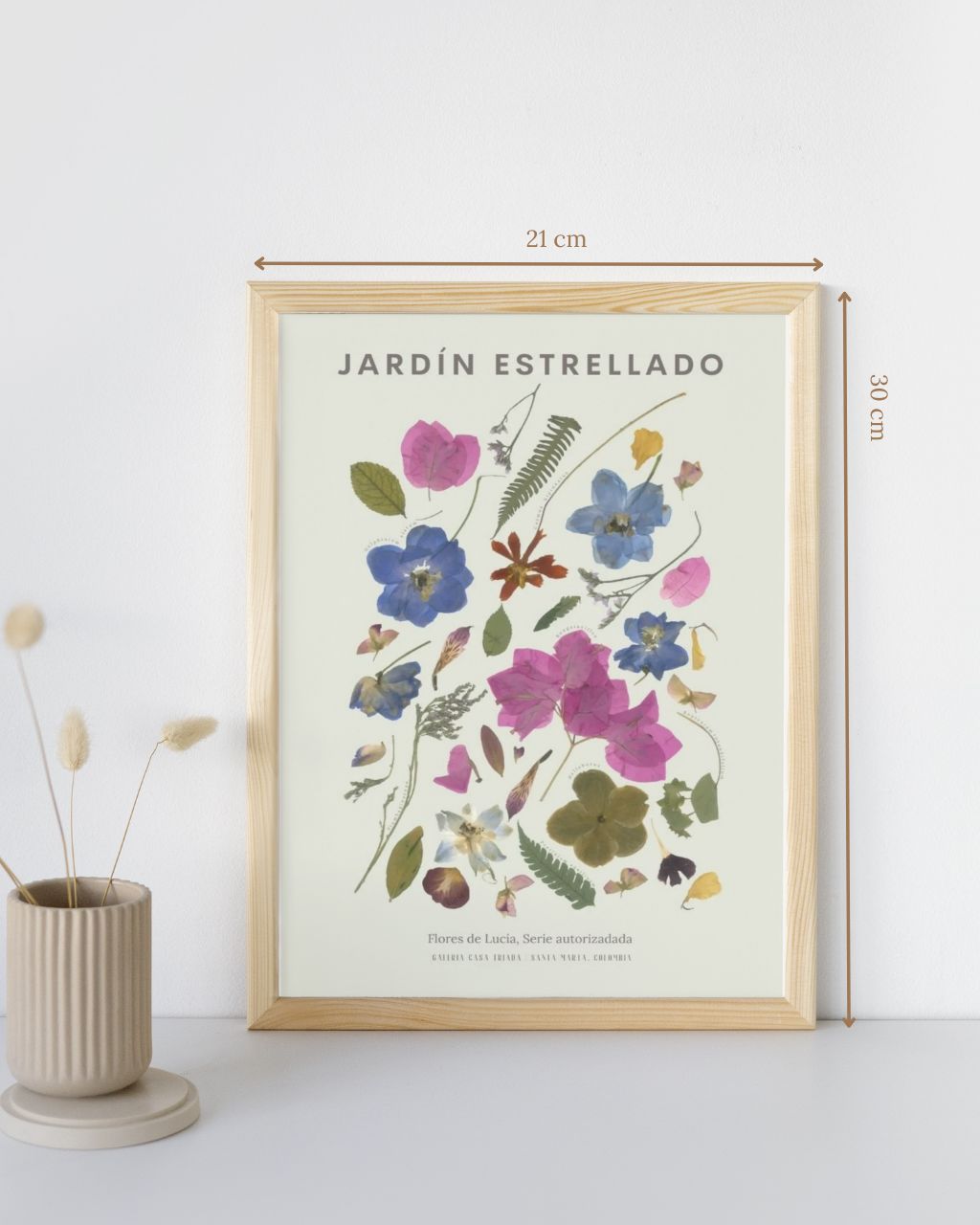 Poster de flores en tamaño 21 x 30 cm enmarcado para decorar espacios.