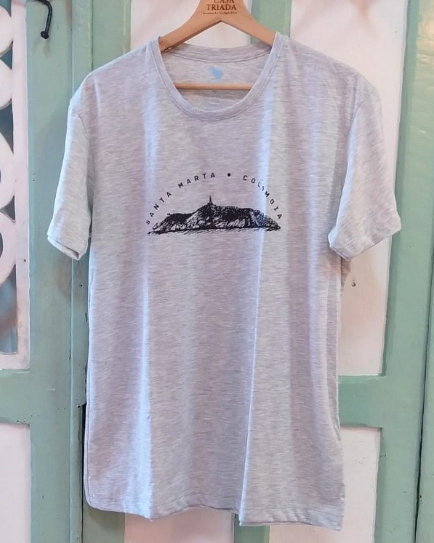 T-Shirt Morro de Santa Marta en fondo gris