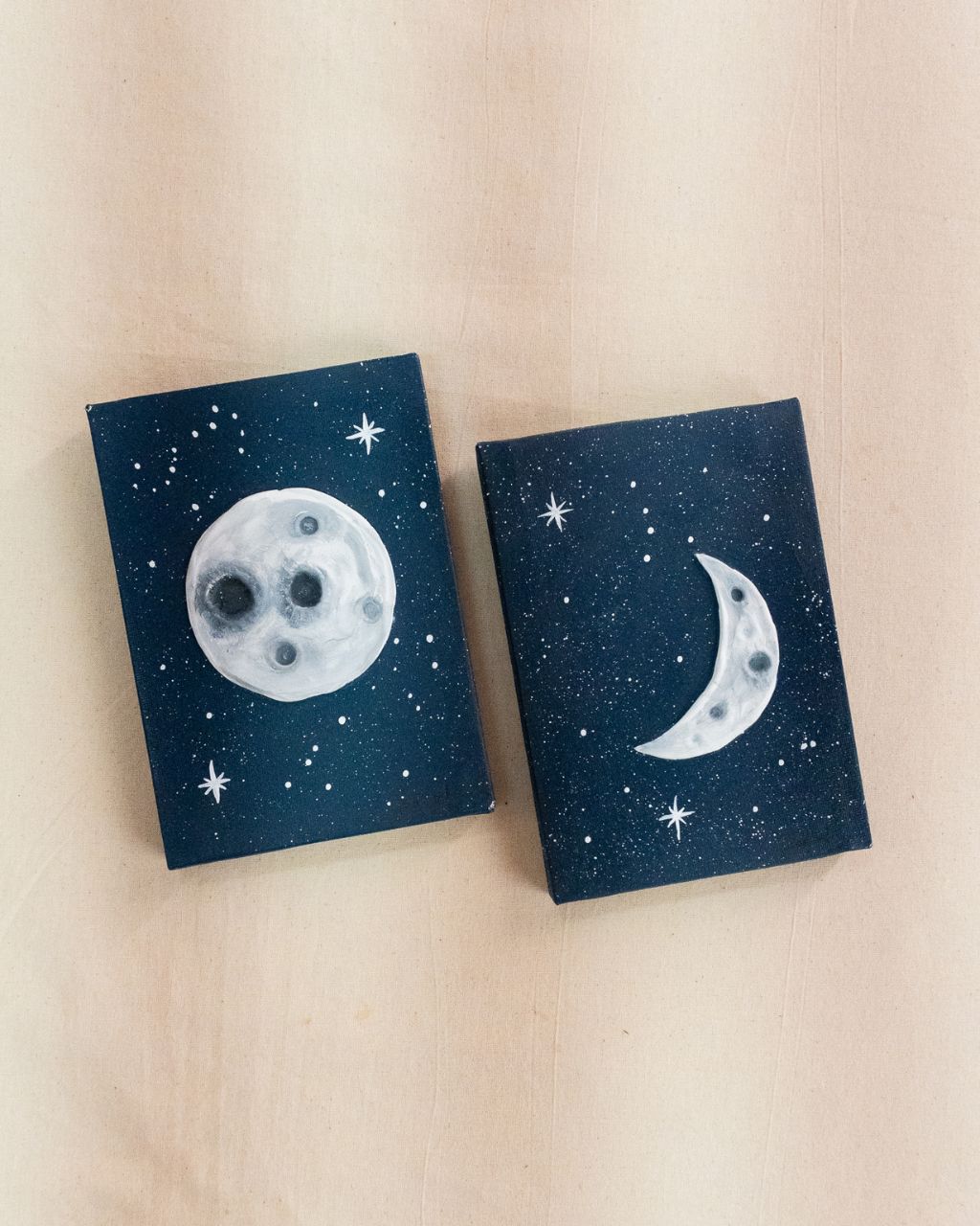 Arte en alto relive, hechas en yeso sobre lienzo, obra luz lunar de 20 x 15 cm.