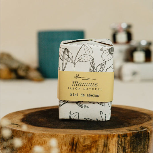 Jabón artesanal natural para el cuerpo con aroma a miel de abejas.