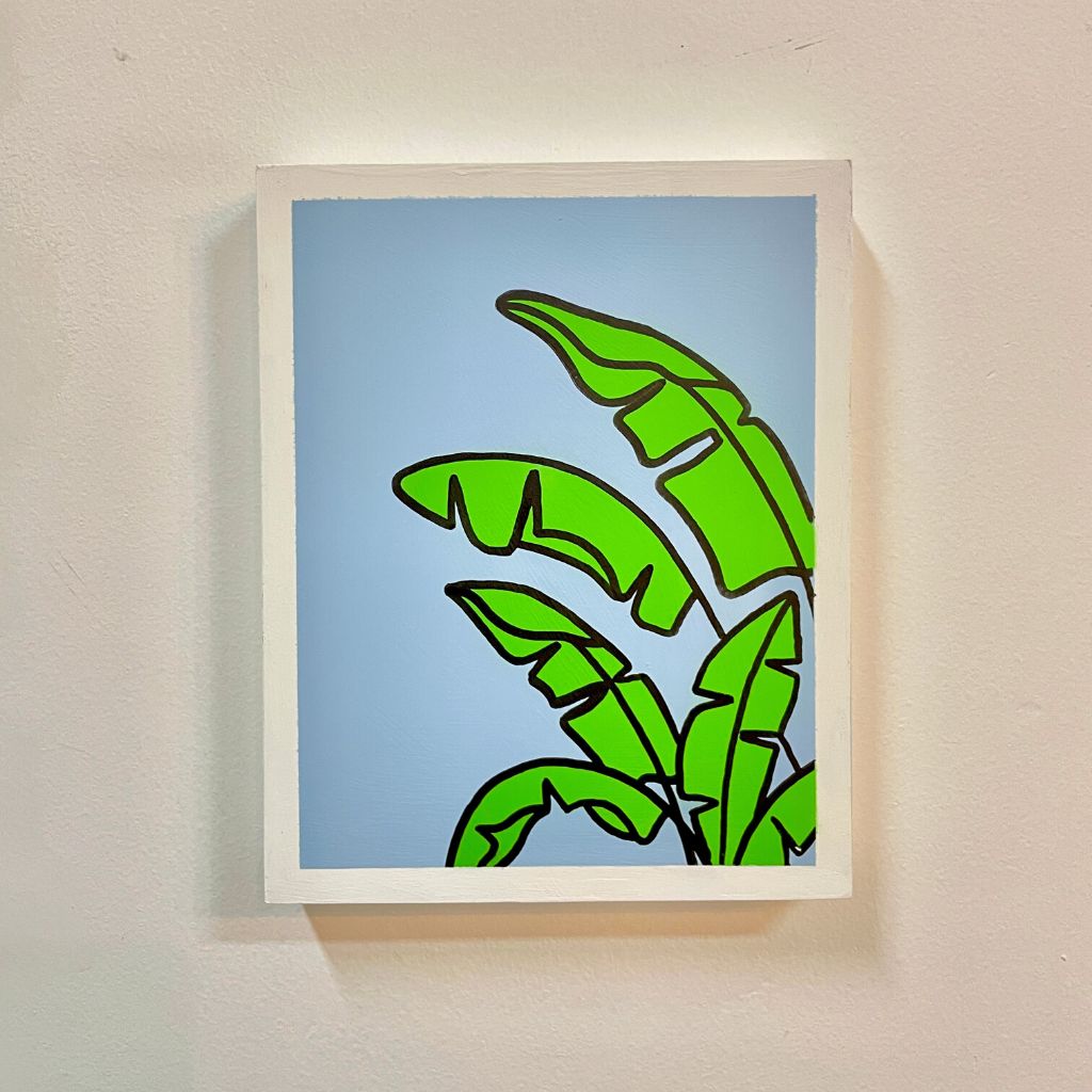 Arte con la técnica de línea clara que ilustra hoja de plátano verde sobre color cielo.