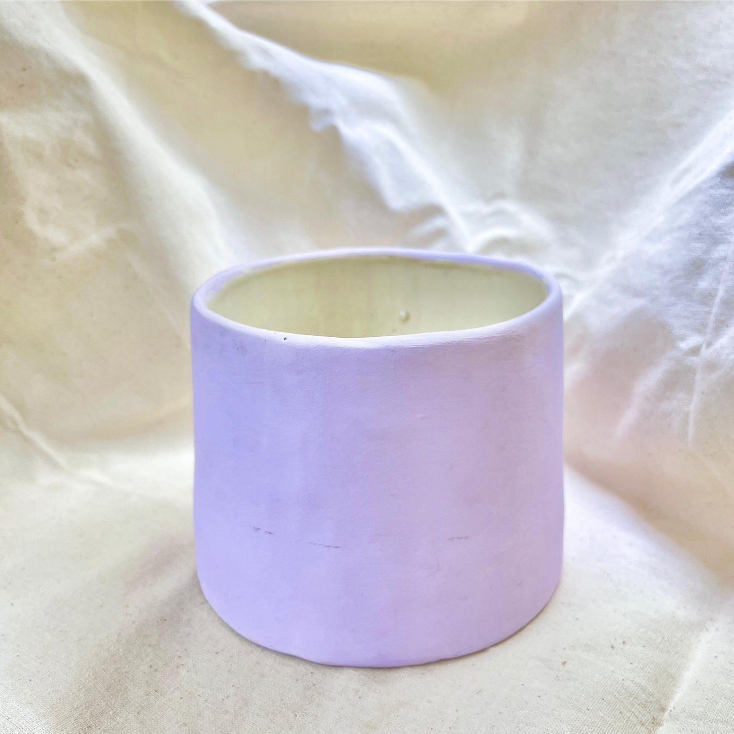Potera rústica en cerámica color lilac