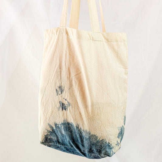 Tote bag sostenible teñida a mano en colombia con índigo orgánico tamaño shopper
